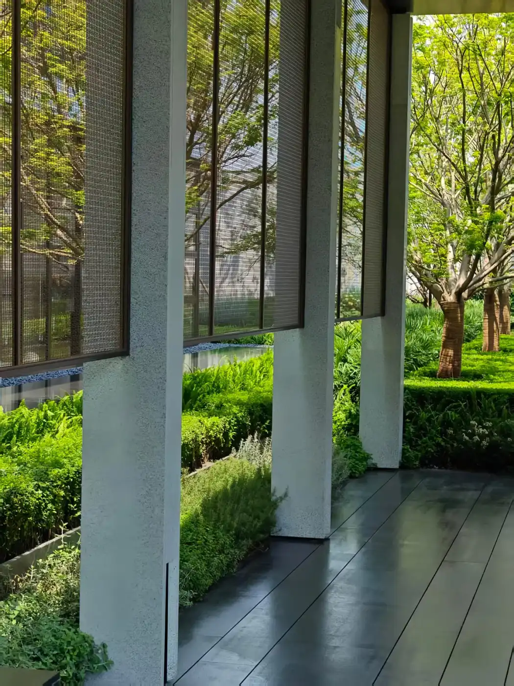 Sunshading architectural metal mesh application