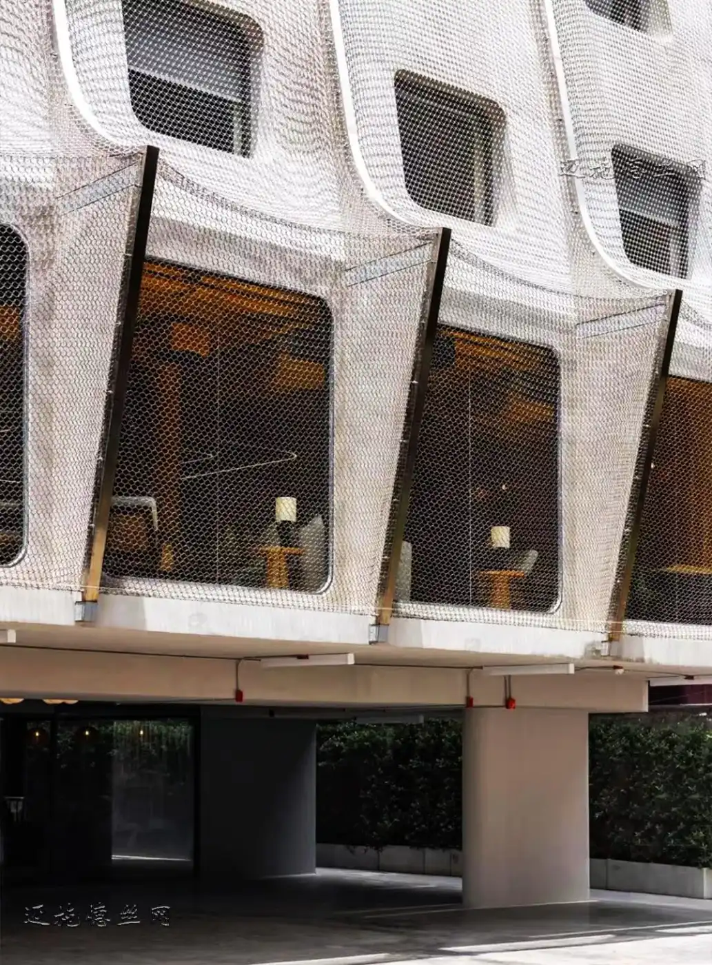 Facade drape for Metal Ring Mesh