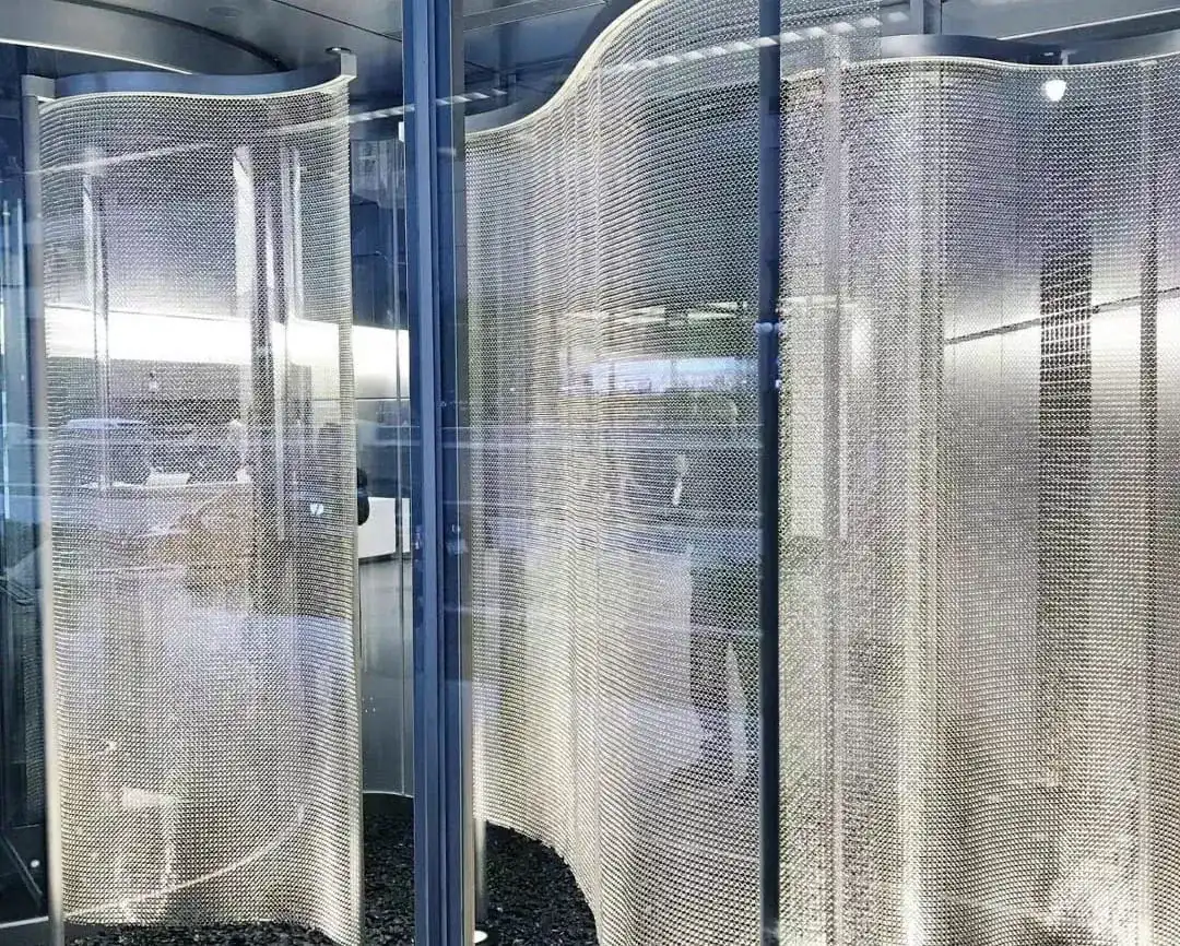 Glass partition layer for Metal Ring Mesh